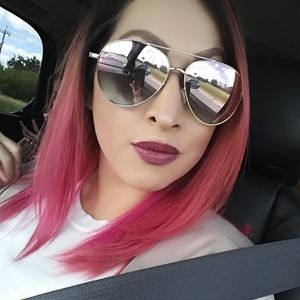 Meet your Posher, Valorie